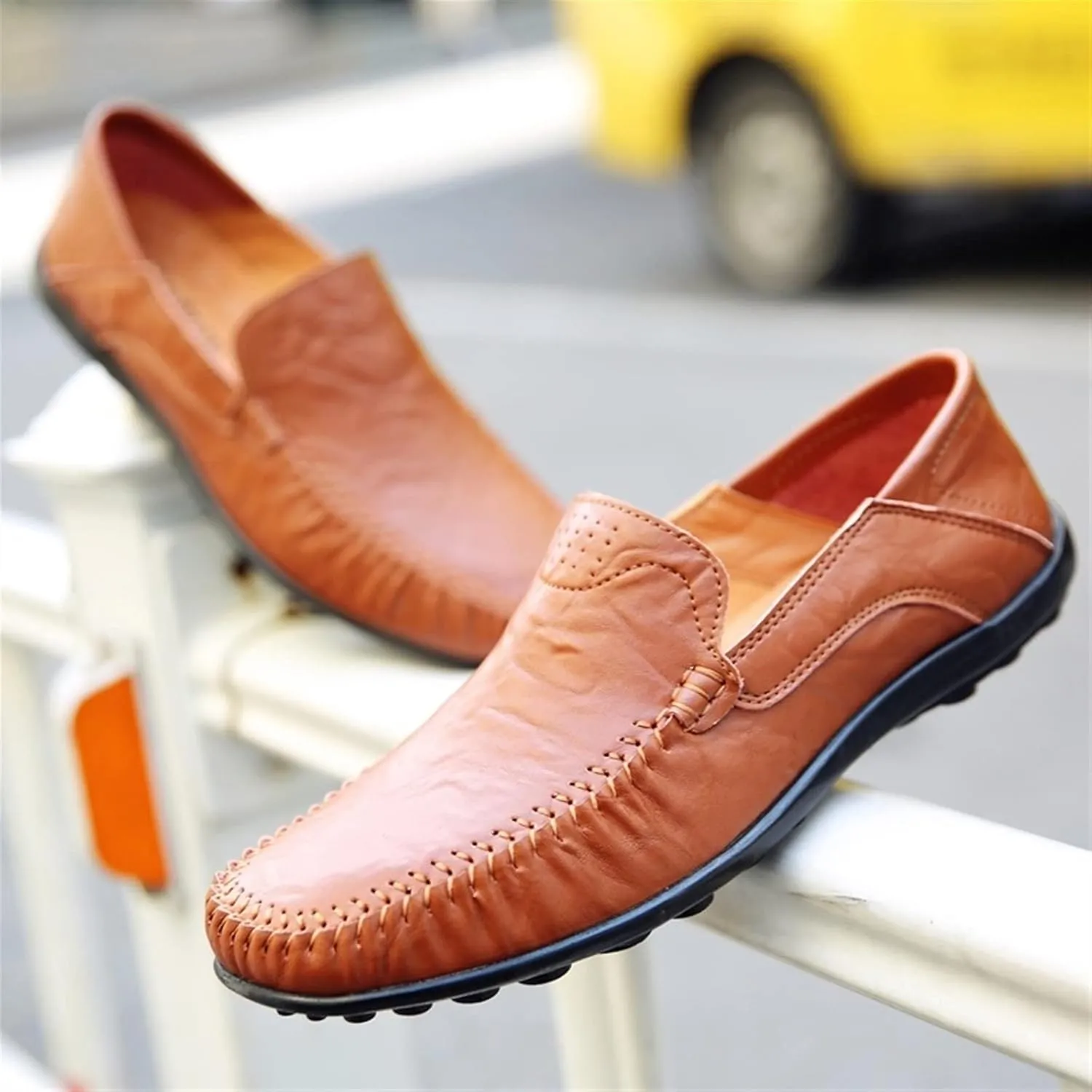 New Loafers for Men Simple Moccasins Driving Shoes Leather Comfortable Flexible Slip Resistant Classic Slip-on