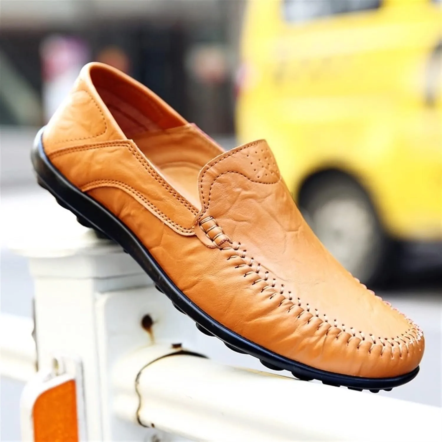 New Loafers for Men Simple Moccasins Driving Shoes Leather Comfortable Flexible Slip Resistant Classic Slip-on