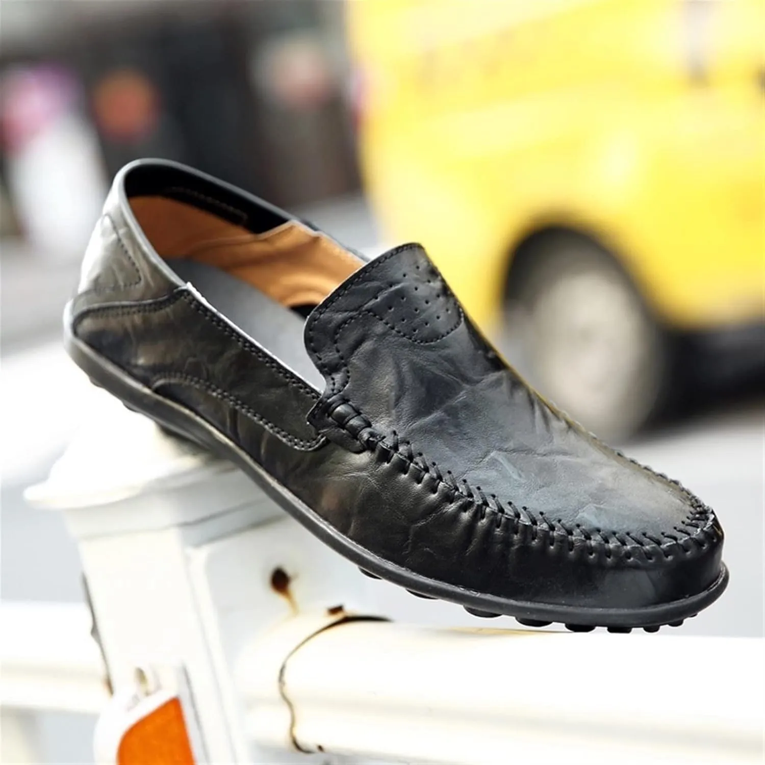 New Loafers for Men Simple Moccasins Driving Shoes Leather Comfortable Flexible Slip Resistant Classic Slip-on