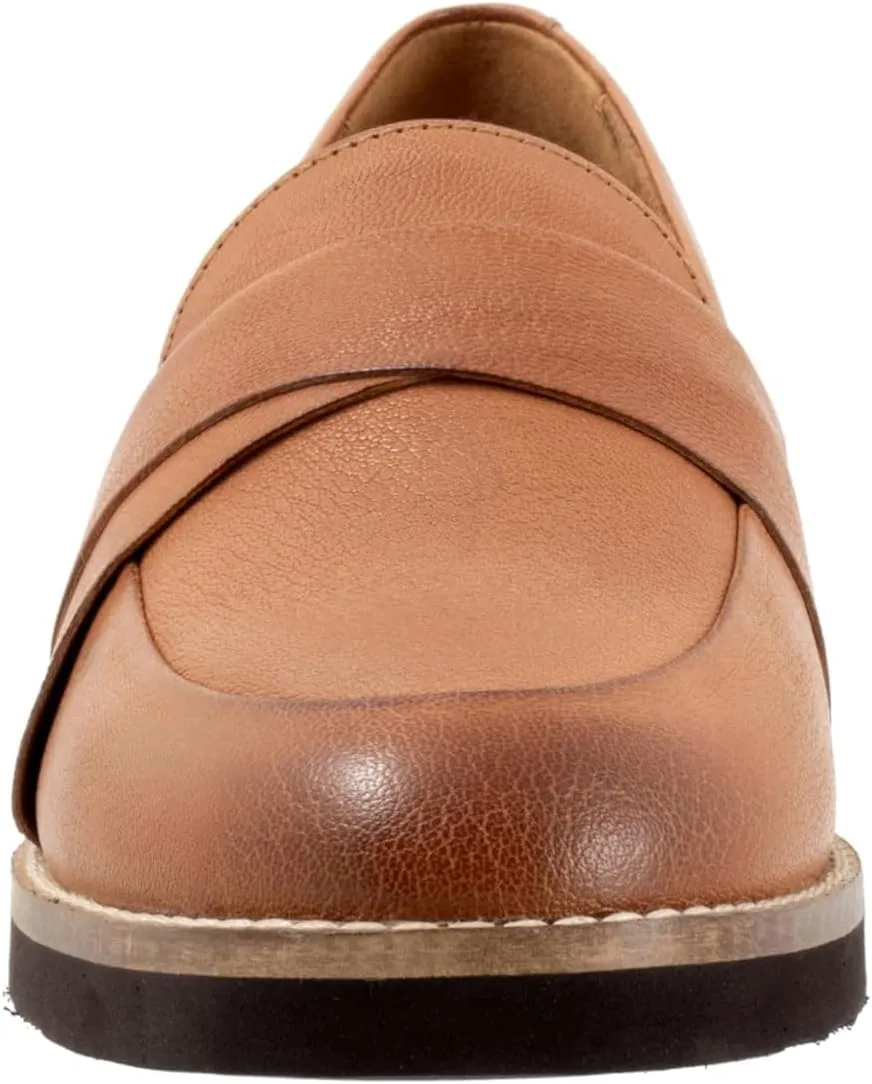 SoftWalk Women's Walsh Loafer